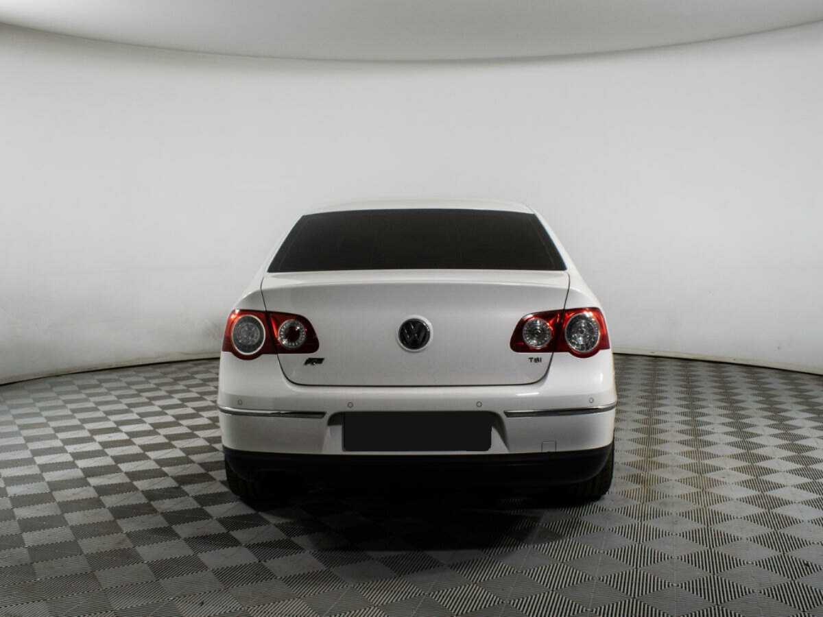 Volkswagen Passat с пробегом — 2010 год. Фото: #5