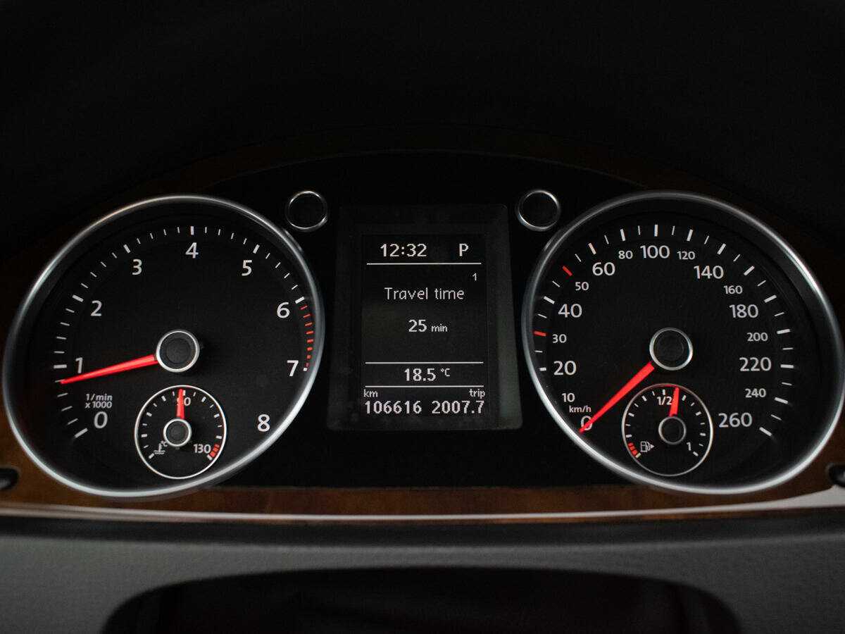 Volkswagen Passat с пробегом — 2010 год. Фото: #11