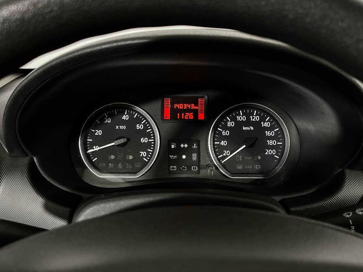 Renault Sandero с пробегом — 2013 год. Фото: #6