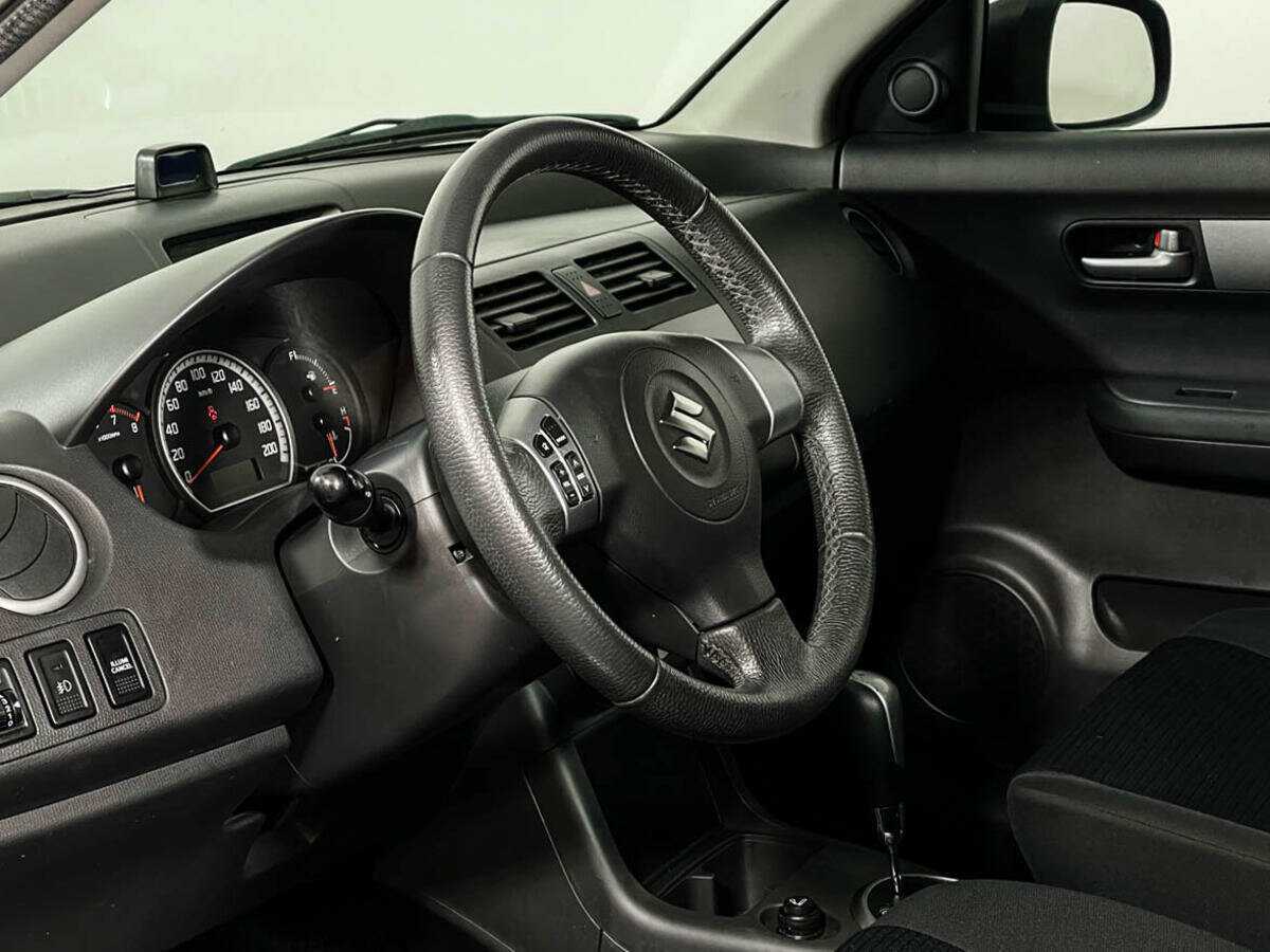 Suzuki Swift с пробегом — 2009 год. Фото: #12