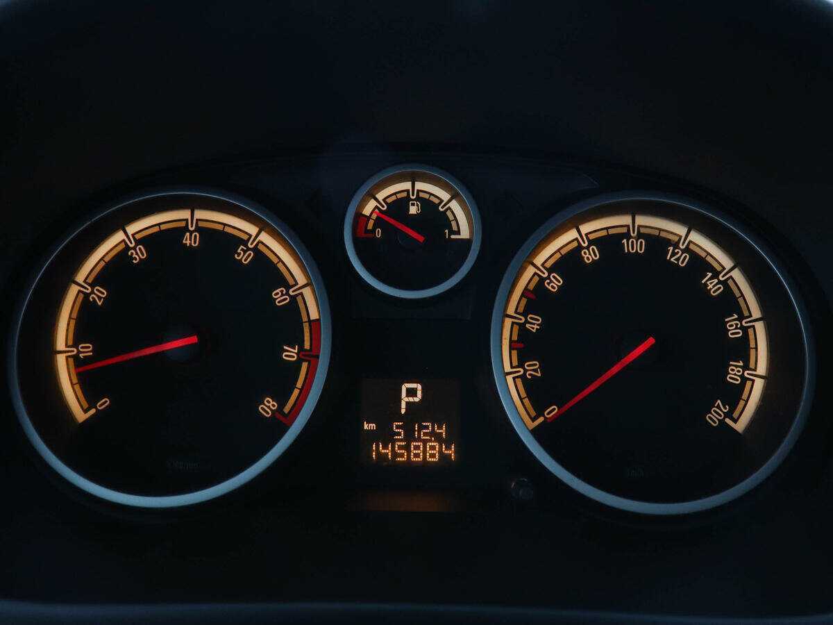 Opel Corsa с пробегом — 2008 год. Фото: #10