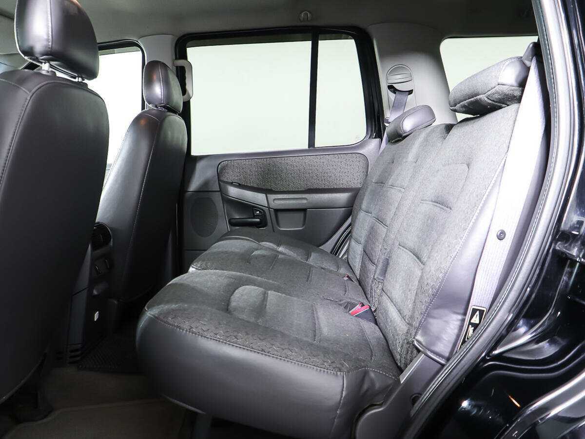 Ford Explorer с пробегом — 2002 год. Фото: #10