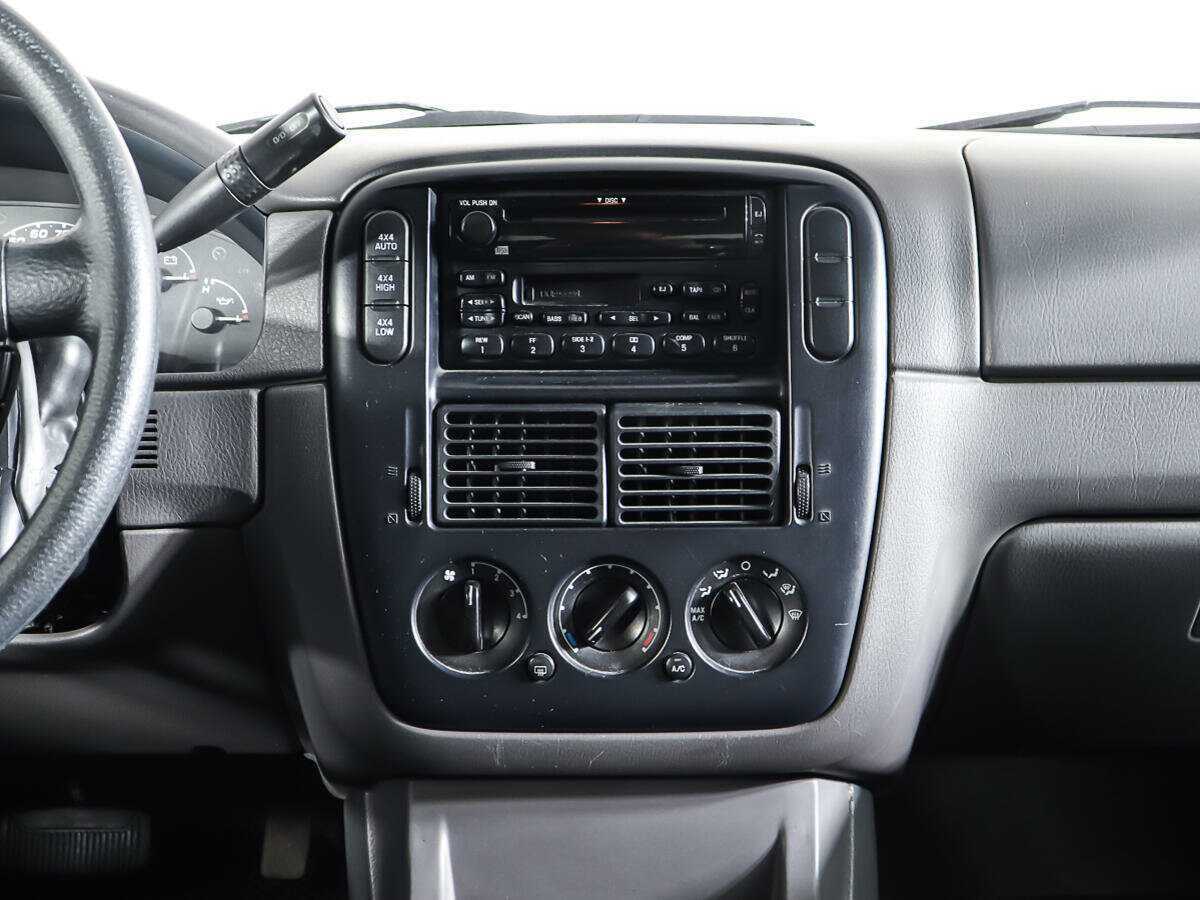 Ford Explorer с пробегом — 2002 год. Фото: #12