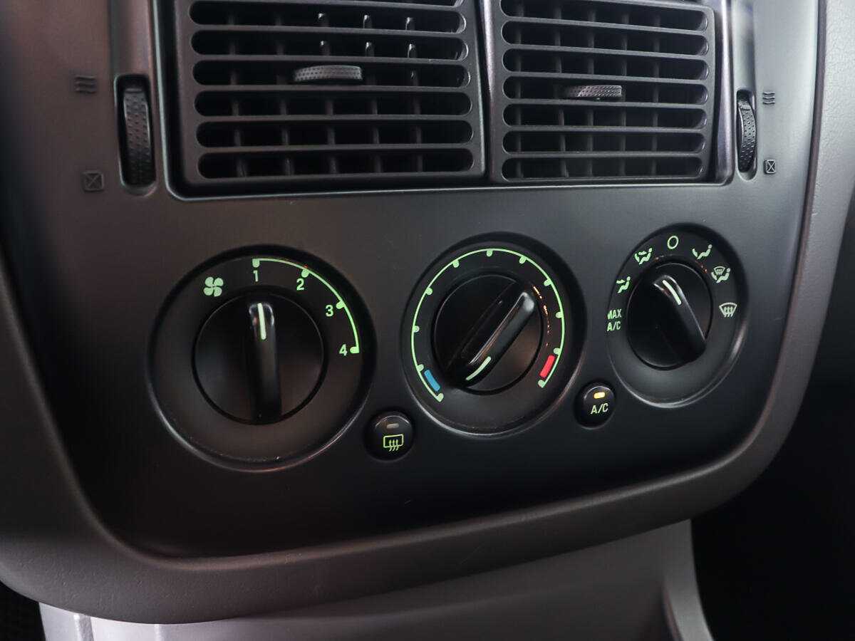 Ford Explorer с пробегом — 2002 год. Фото: #18