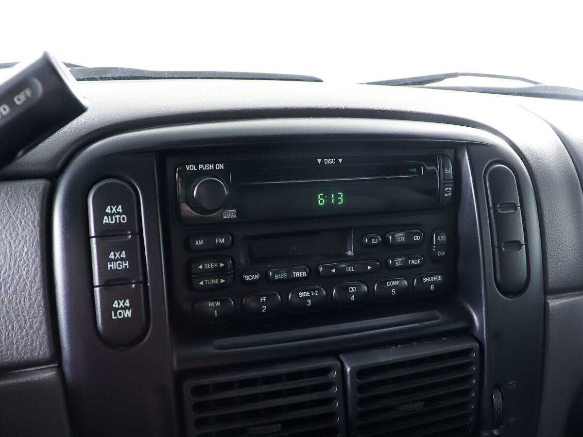 Ford Explorer с пробегом — 2002 год. Фото: #19