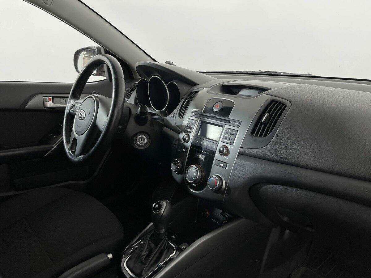 Kia Cerato с пробегом — 2011 год. Фото: #6