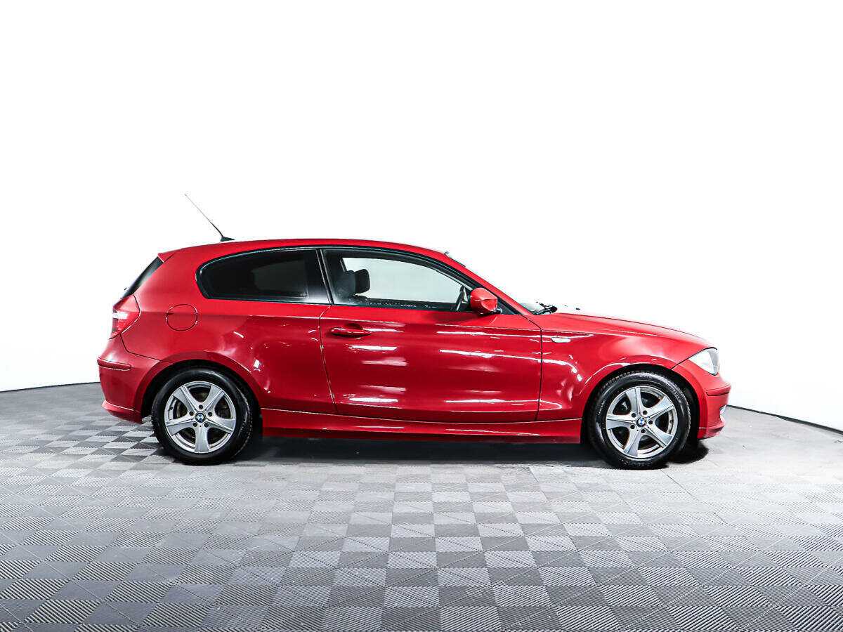 BMW 1 серии с пробегом — 2011 год. Фото: #3