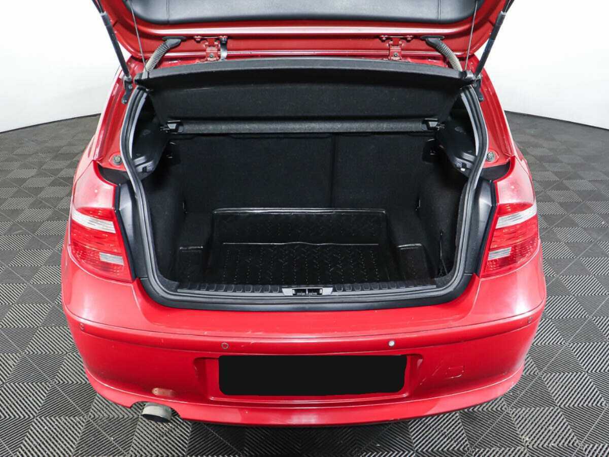 BMW 1 серии с пробегом — 2011 год. Фото: #9