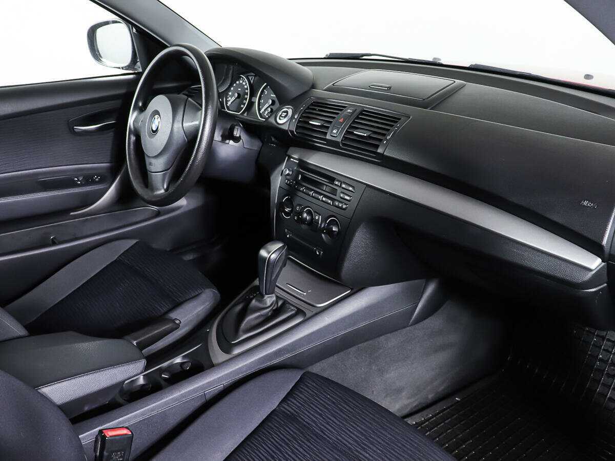 BMW 1 серии с пробегом — 2011 год. Фото: #10