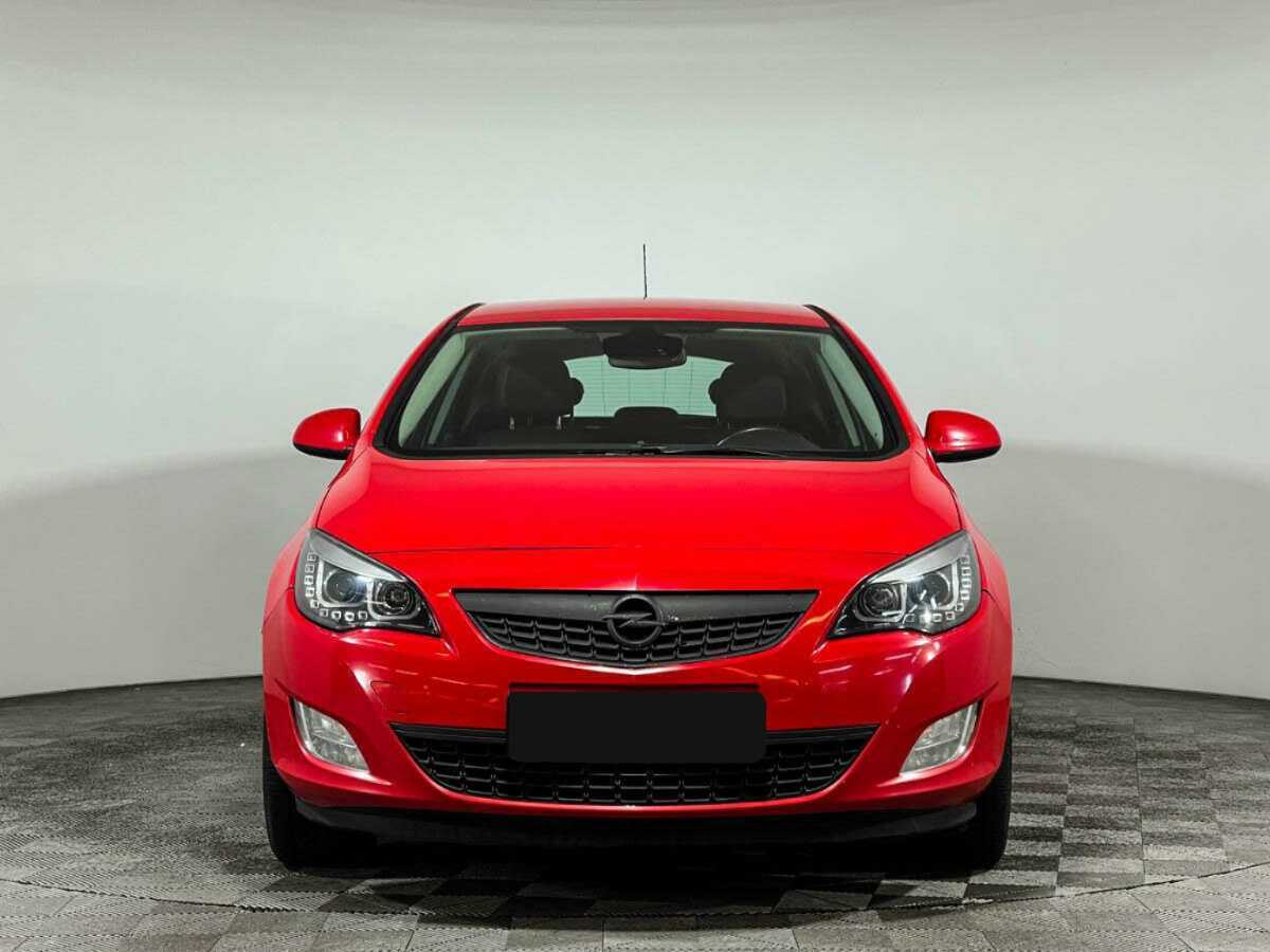 Opel Astra с пробегом — 2011 год. Фото: #1