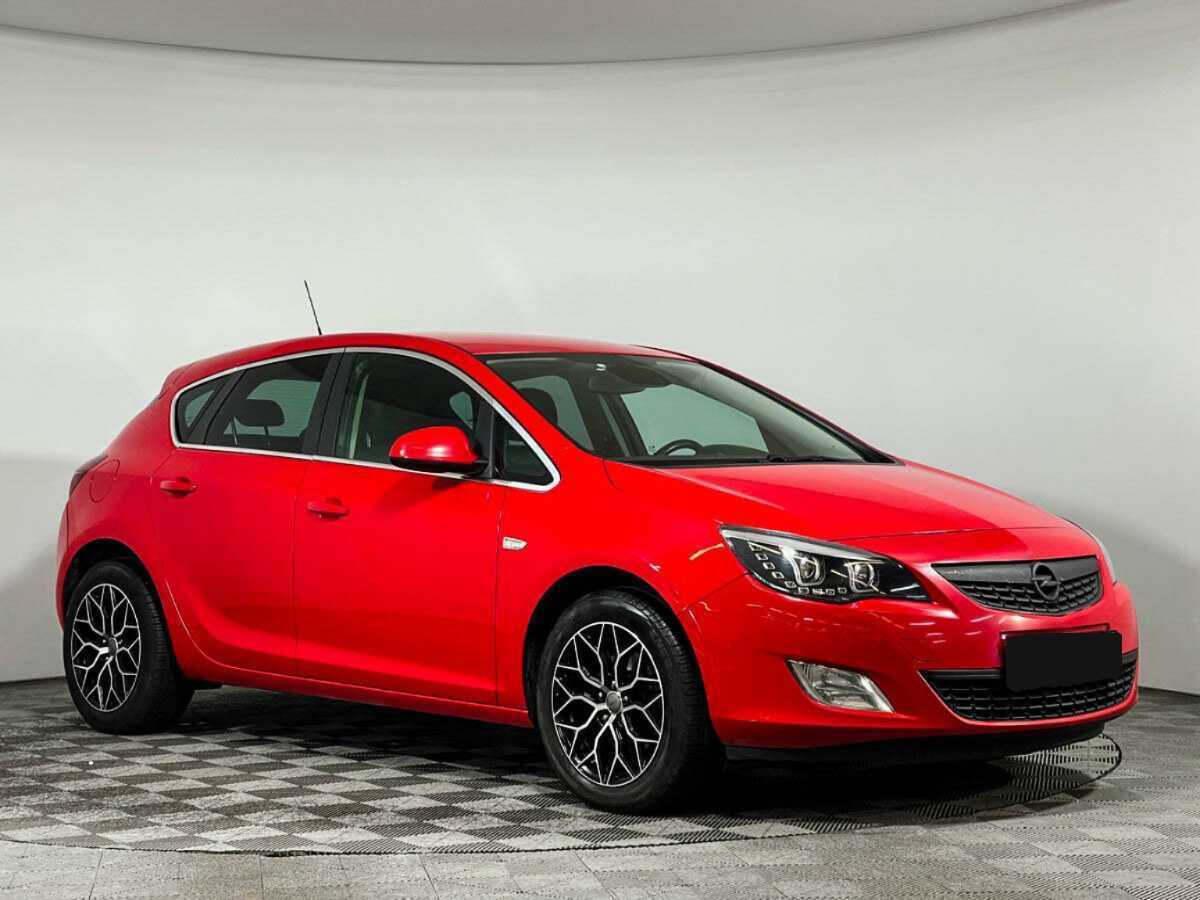 Opel Astra с пробегом — 2011 год. Фото: #2