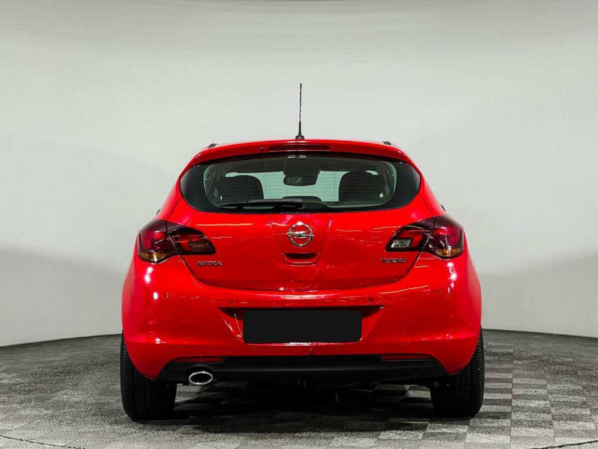 Opel Astra с пробегом — 2011 год. Фото: #4