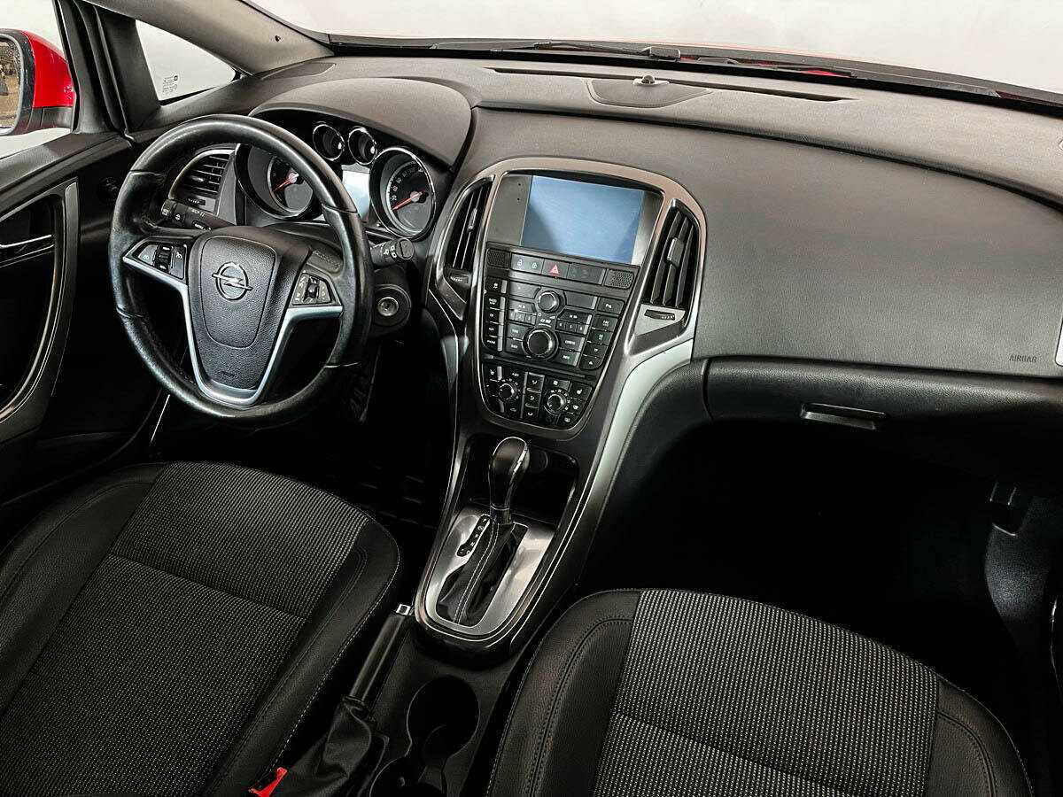 Opel Astra с пробегом — 2011 год. Фото: #6