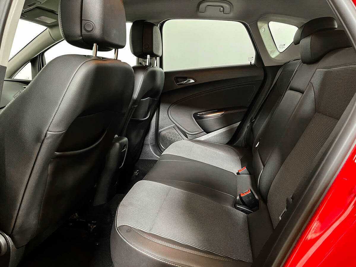 Opel Astra с пробегом — 2011 год. Фото: #7