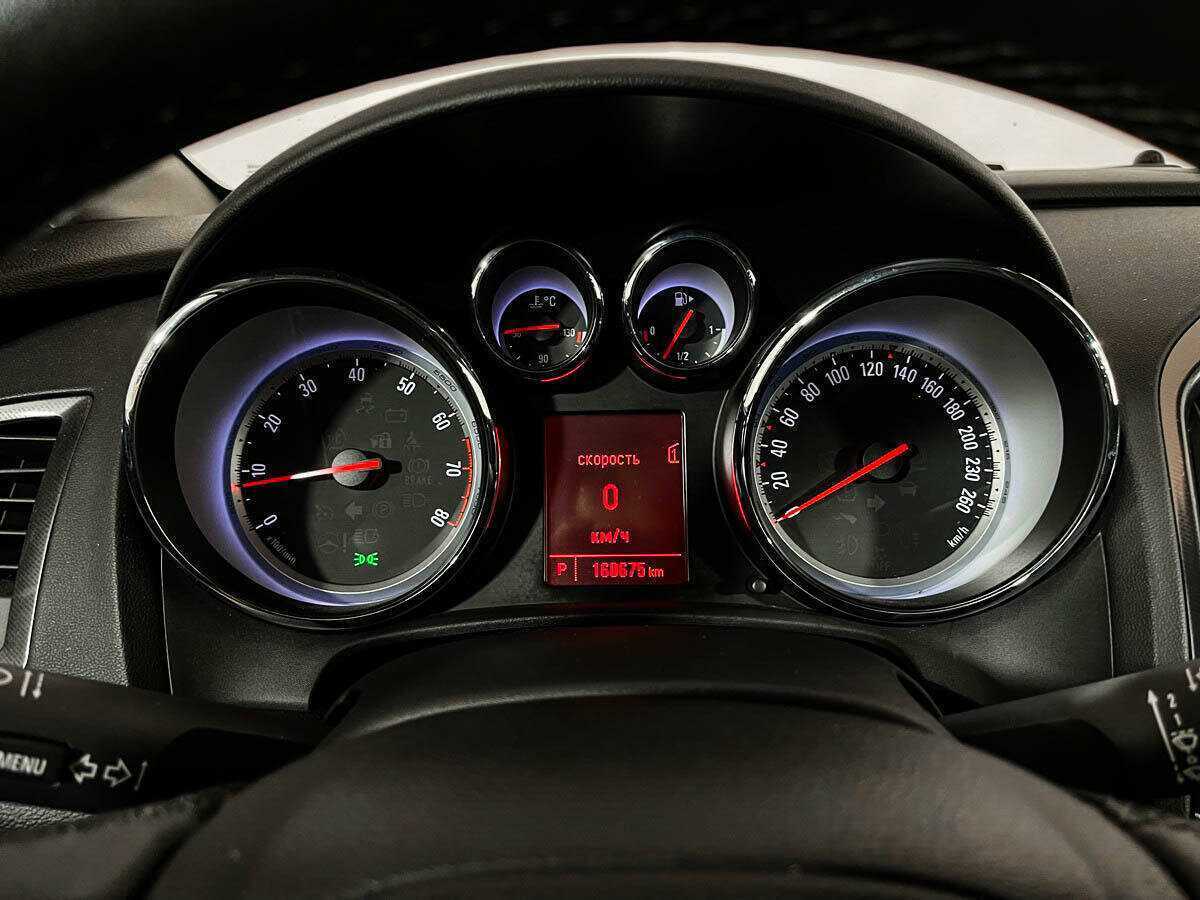 Opel Astra с пробегом — 2011 год. Фото: #8