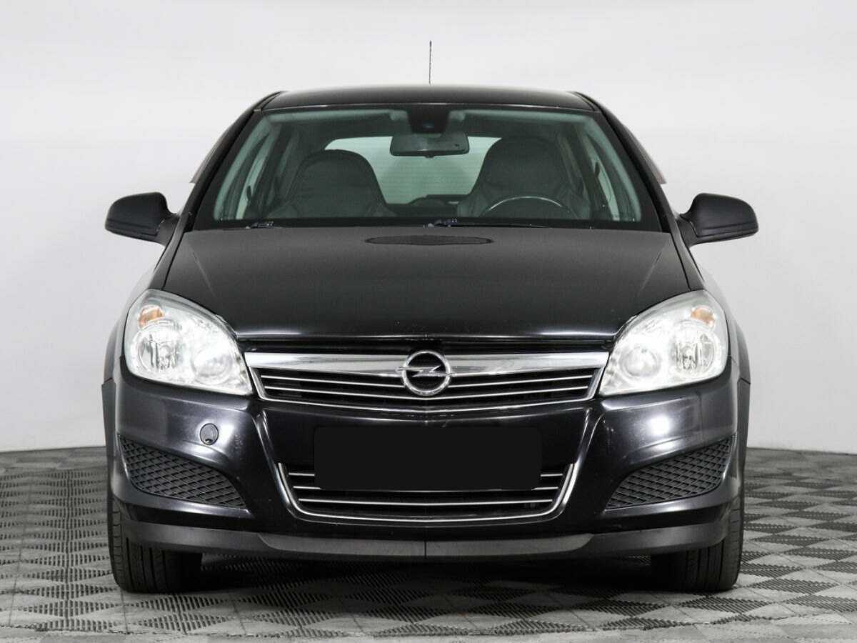 Opel Astra с пробегом — 2011 год. Фото: #1