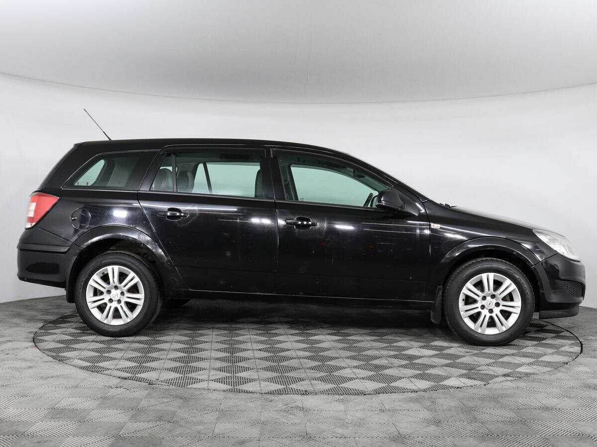 Opel Astra с пробегом — 2011 год. Фото: #4