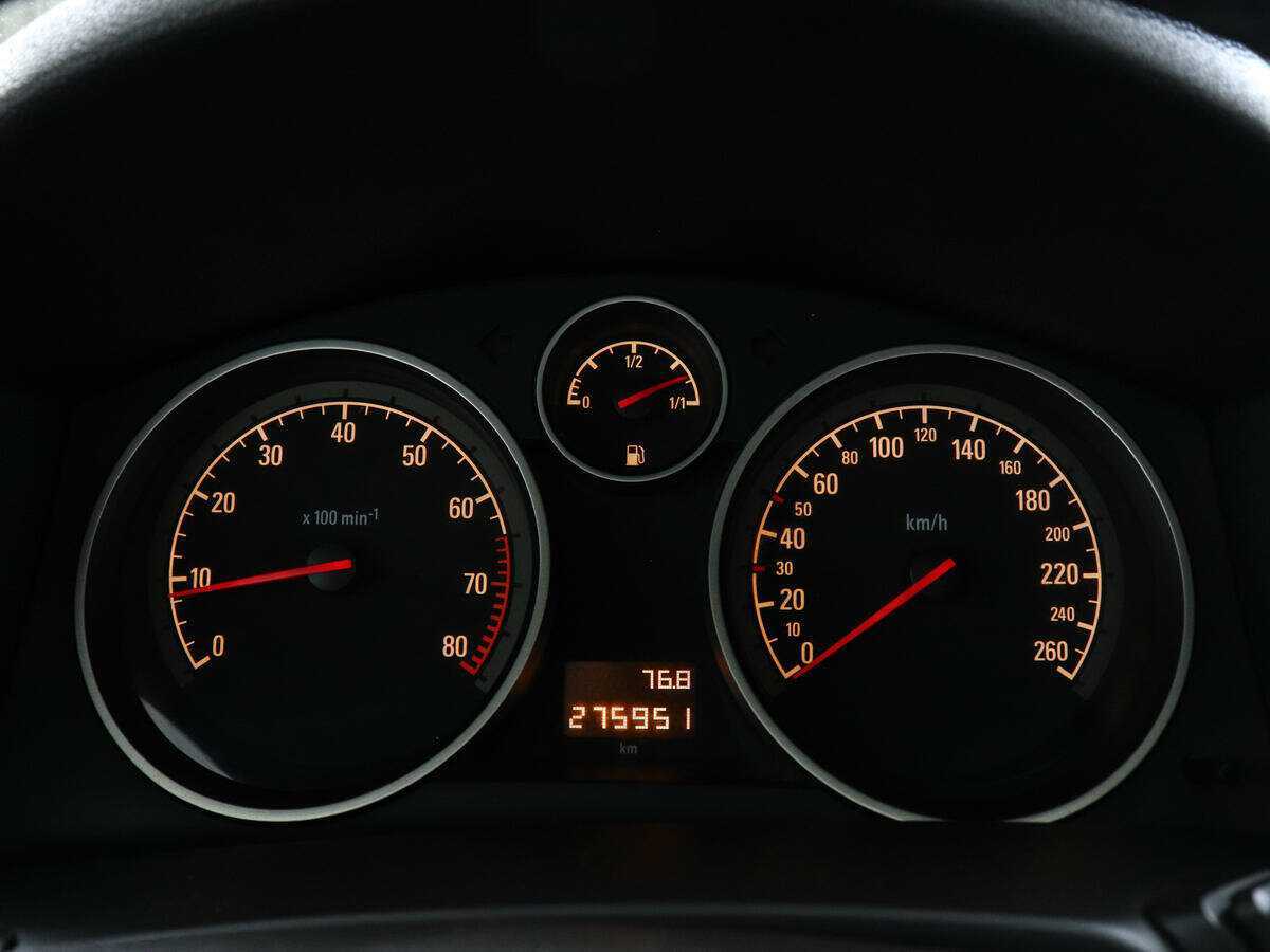 Opel Astra с пробегом — 2011 год. Фото: #7