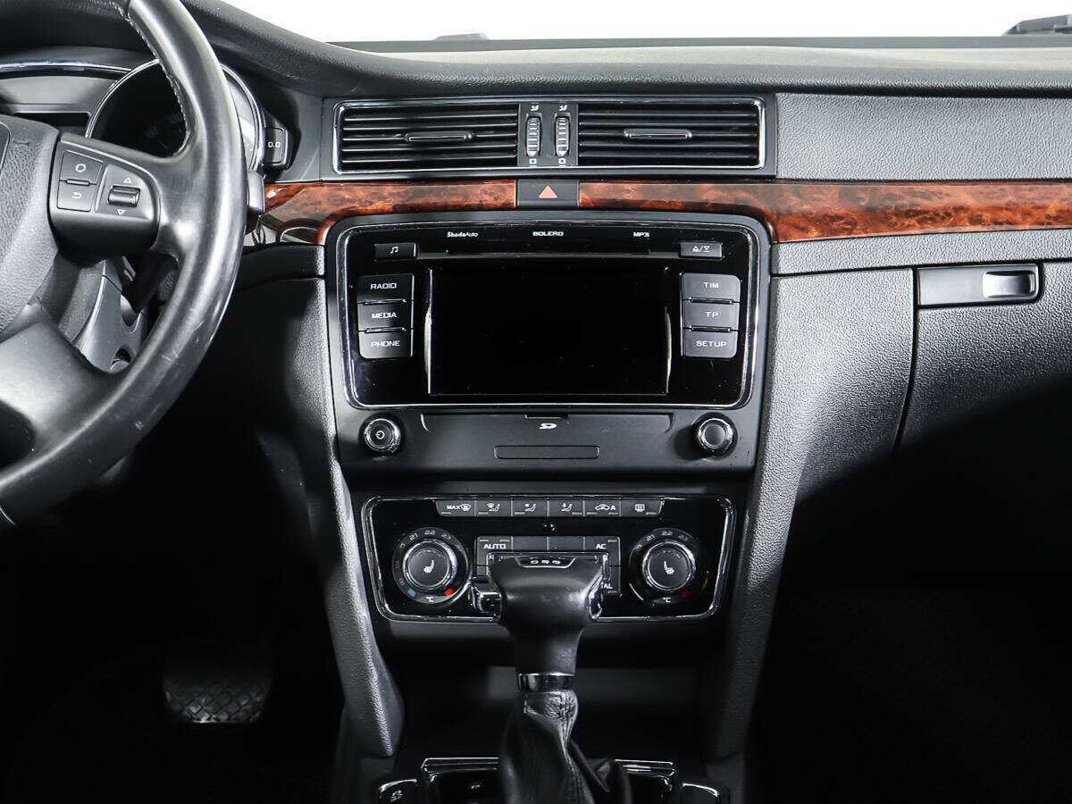 Skoda Superb с пробегом — 2012 год. Фото: #14