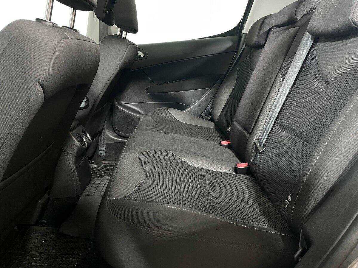 Peugeot 308 с пробегом — 2009 год. Фото: #9