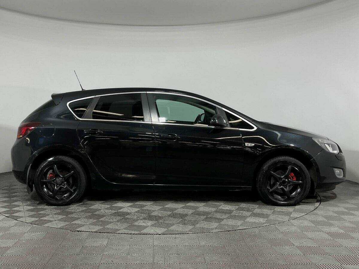 Opel Astra с пробегом — 2012 год. Фото: #3