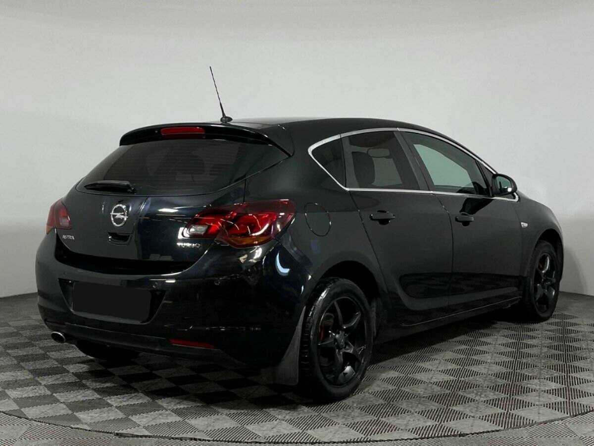 Opel Astra с пробегом — 2012 год. Фото: #4