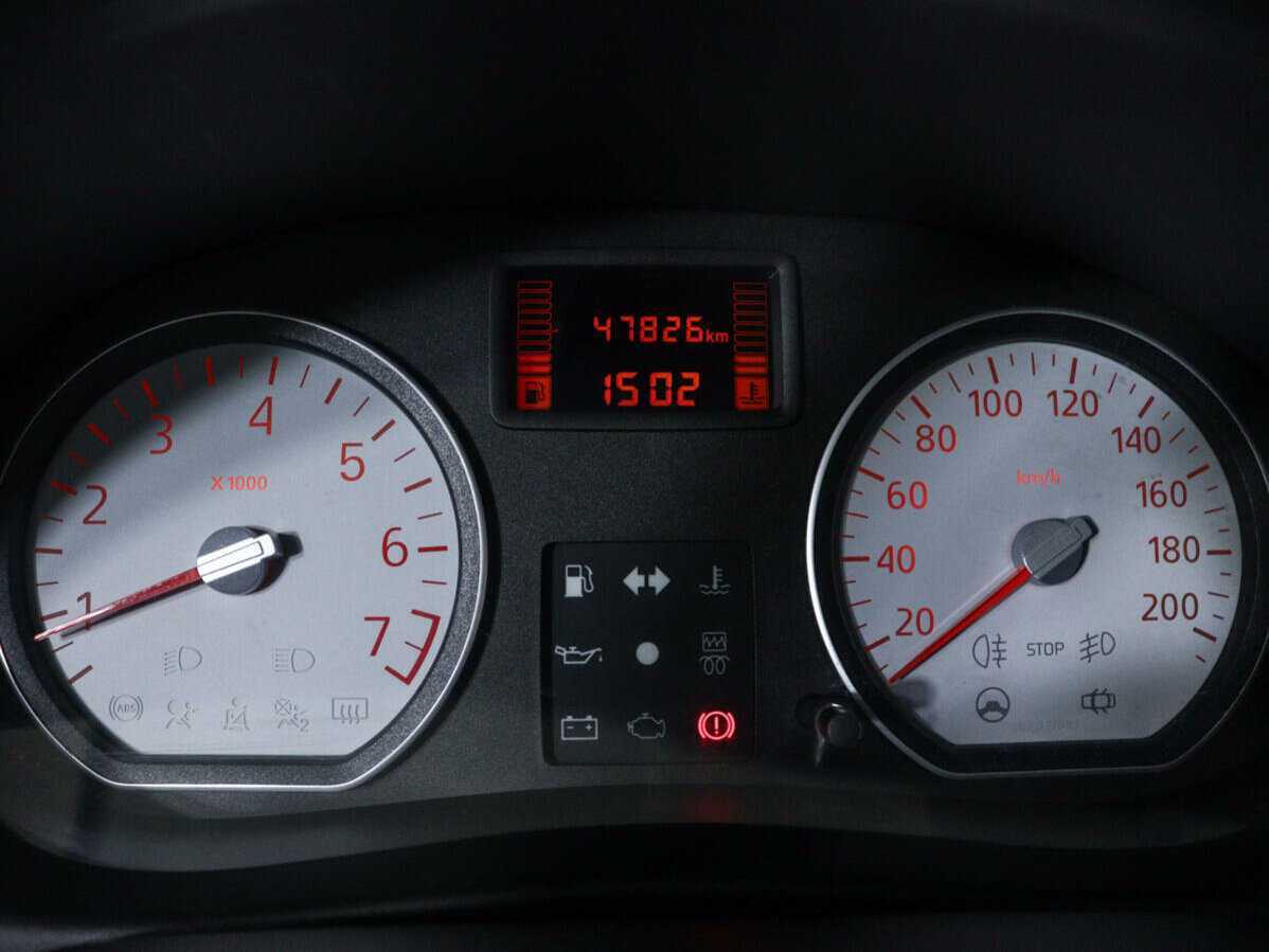 Renault Sandero с пробегом — 2011 год. Фото: #9