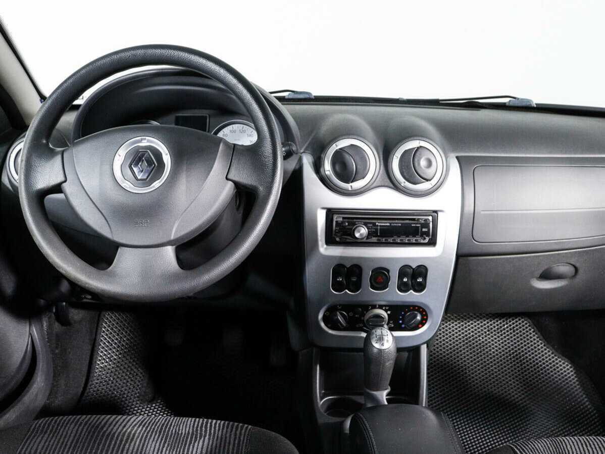 Renault Sandero с пробегом — 2011 год. Фото: #10