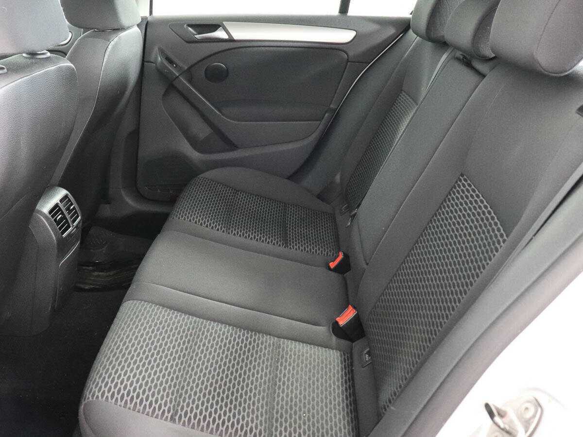 Volkswagen Golf с пробегом — 2011 год. Фото: #8