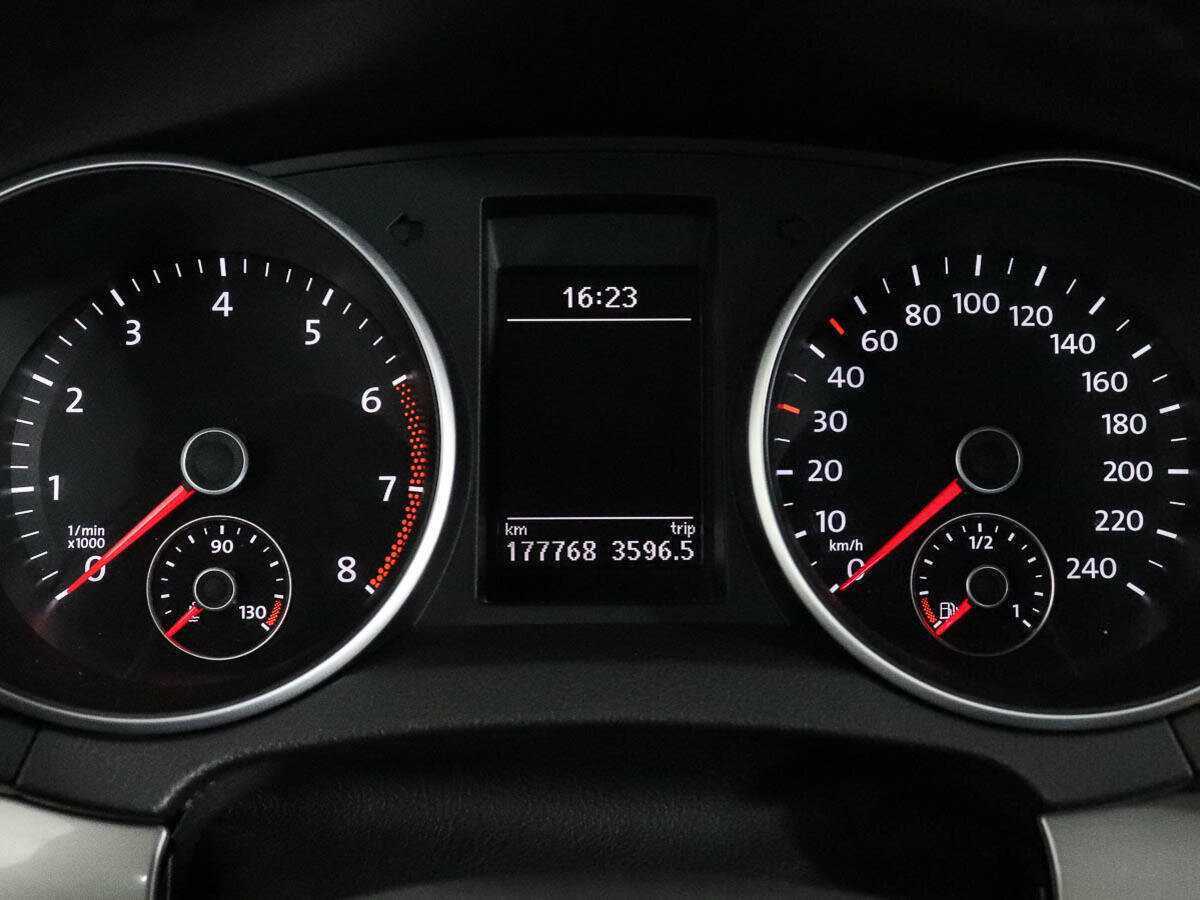 Volkswagen Golf с пробегом — 2011 год. Фото: #9