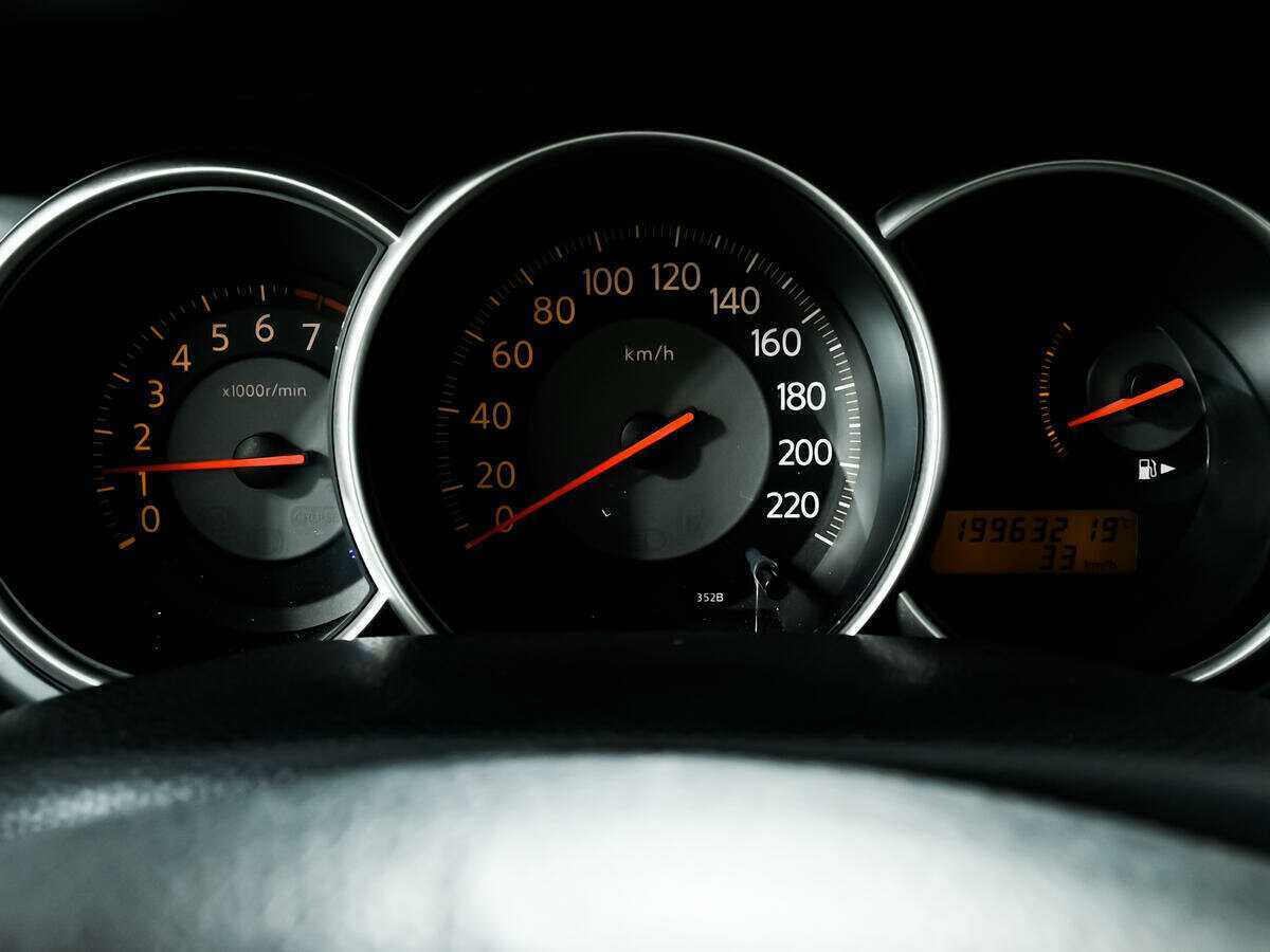 Nissan Tiida с пробегом — 2007 год. Фото: #9