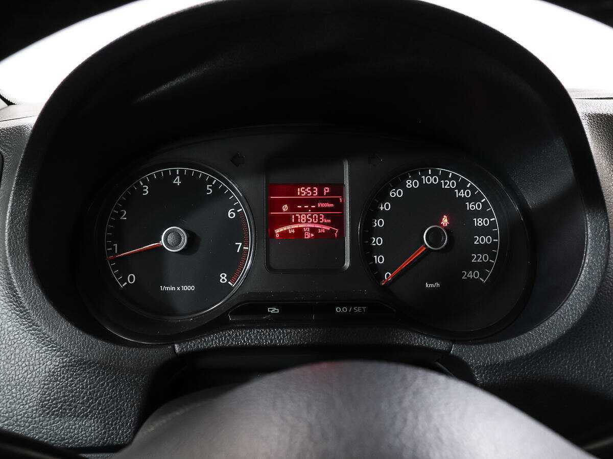 Volkswagen Polo с пробегом — 2011 год. Фото: #10