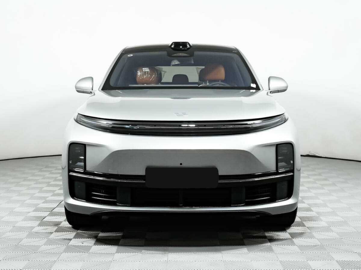 LiXiang L7 с пробегом — 2024 год. Фото: #1