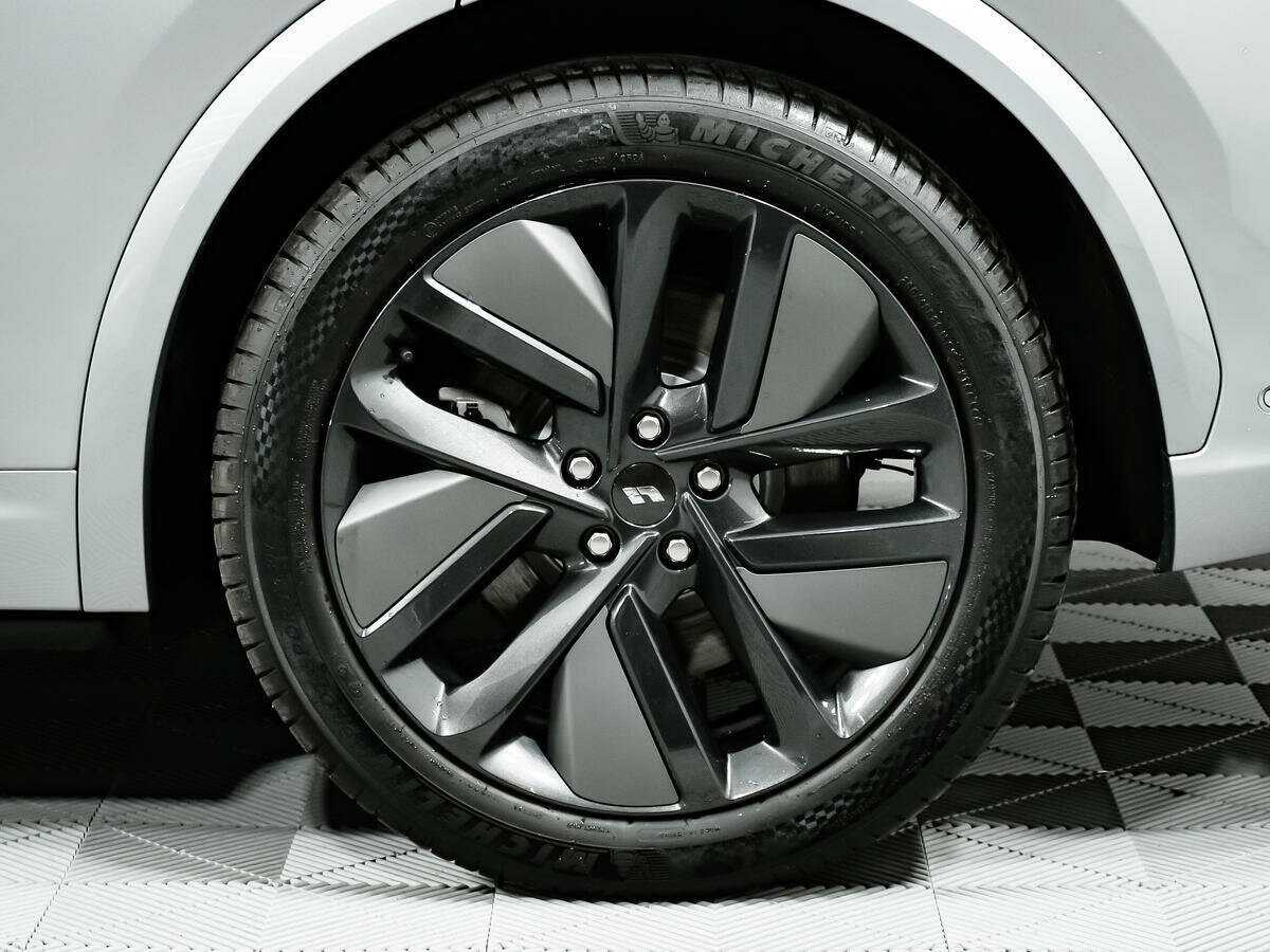 LiXiang L7 с пробегом — 2024 год. Фото: #11