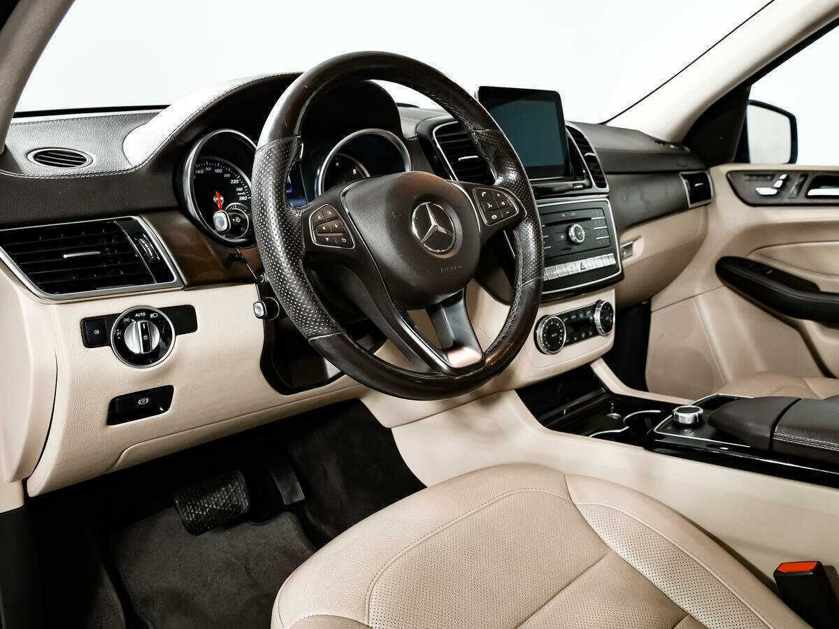 Mercedes-Benz GLE с пробегом — 2017 год. Фото: #10