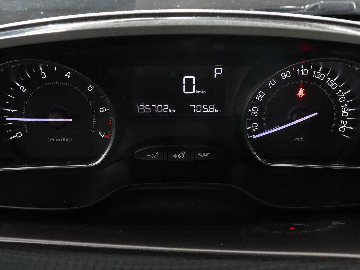 Peugeot 2008 с пробегом — 2014 год. Фото: #10