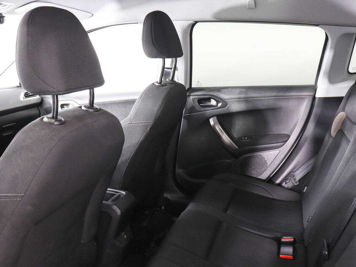 Peugeot 2008 с пробегом — 2014 год. Фото: #11