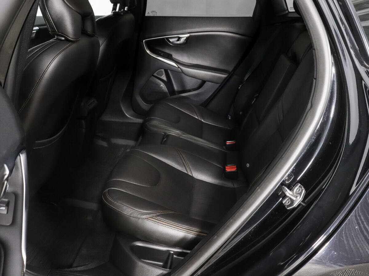 Volvo V40 Cross Country с пробегом — 2017 год. Фото: #9