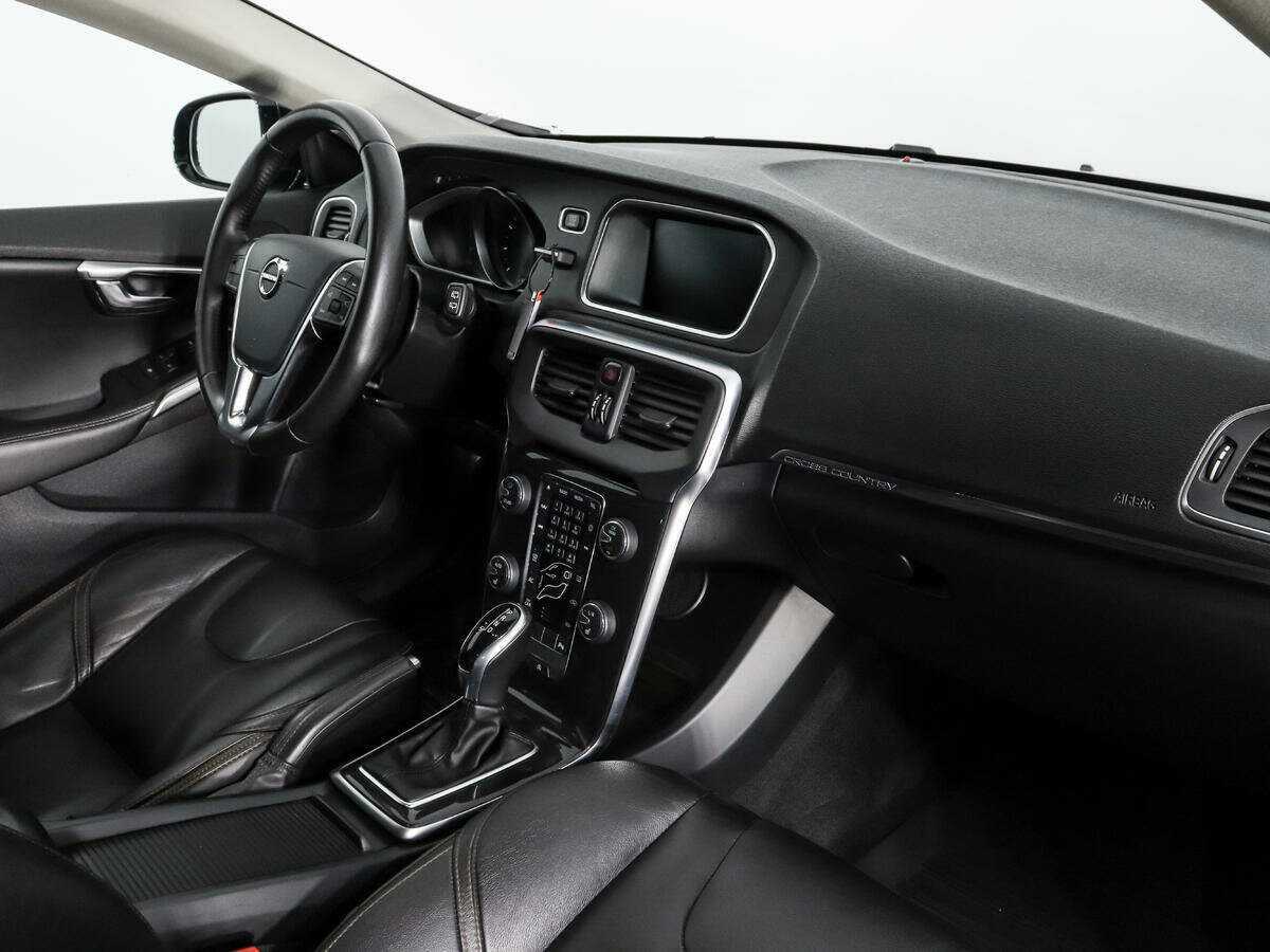 Volvo V40 Cross Country с пробегом — 2017 год. Фото: #11