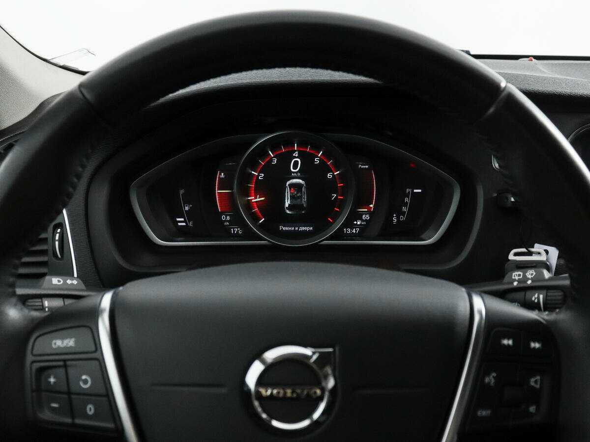 Volvo V40 Cross Country с пробегом — 2017 год. Фото: #17