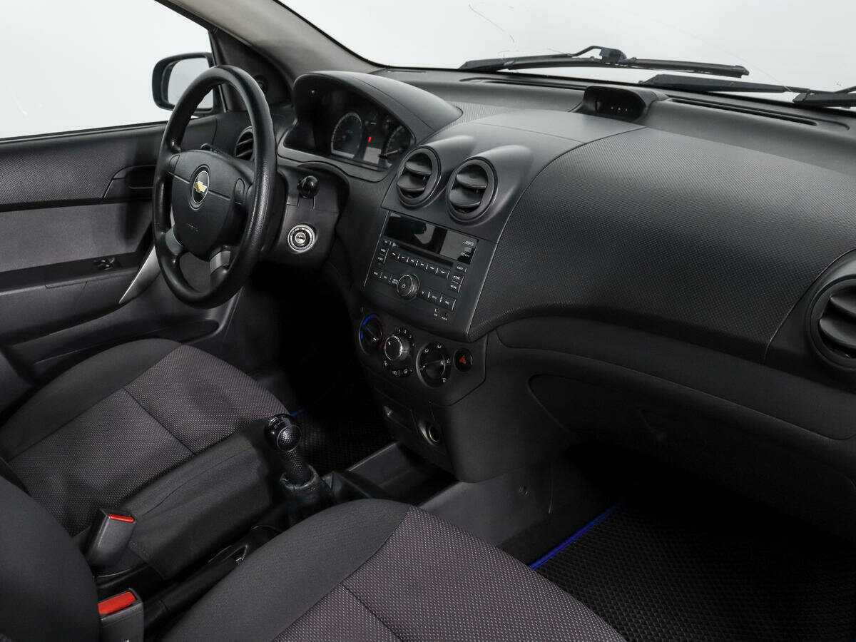 Chevrolet Aveo с пробегом — 2010 год. Фото: #10