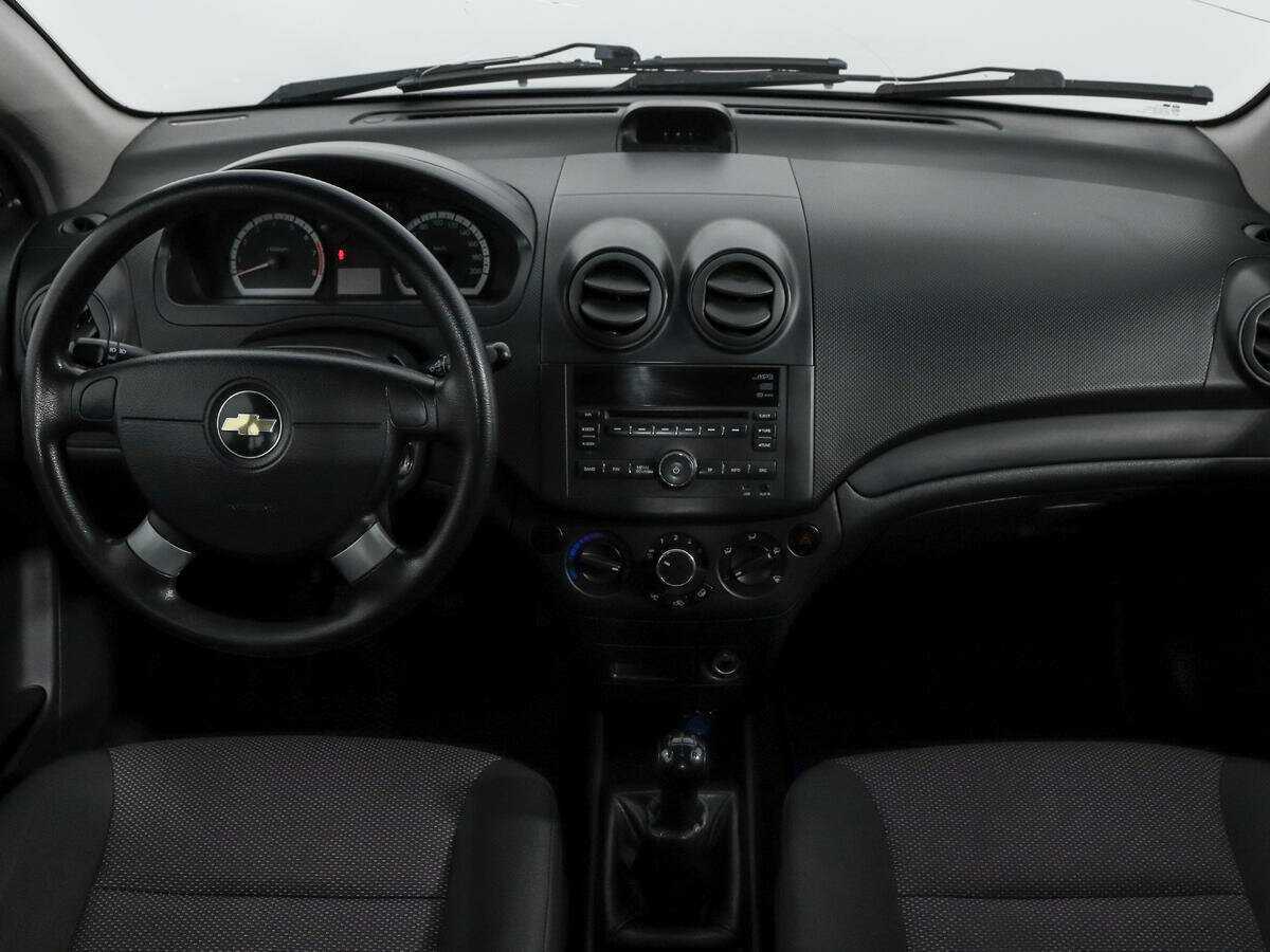 Chevrolet Aveo с пробегом — 2010 год. Фото: #11