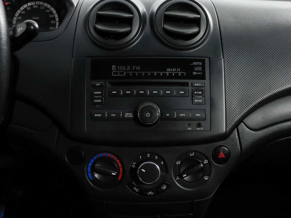 Chevrolet Aveo с пробегом — 2010 год. Фото: #12