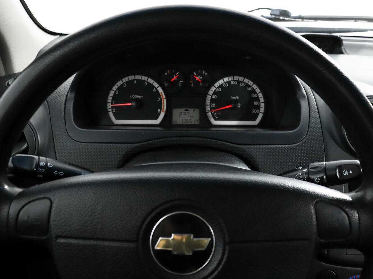 Chevrolet Aveo с пробегом — 2010 год. Фото: #15