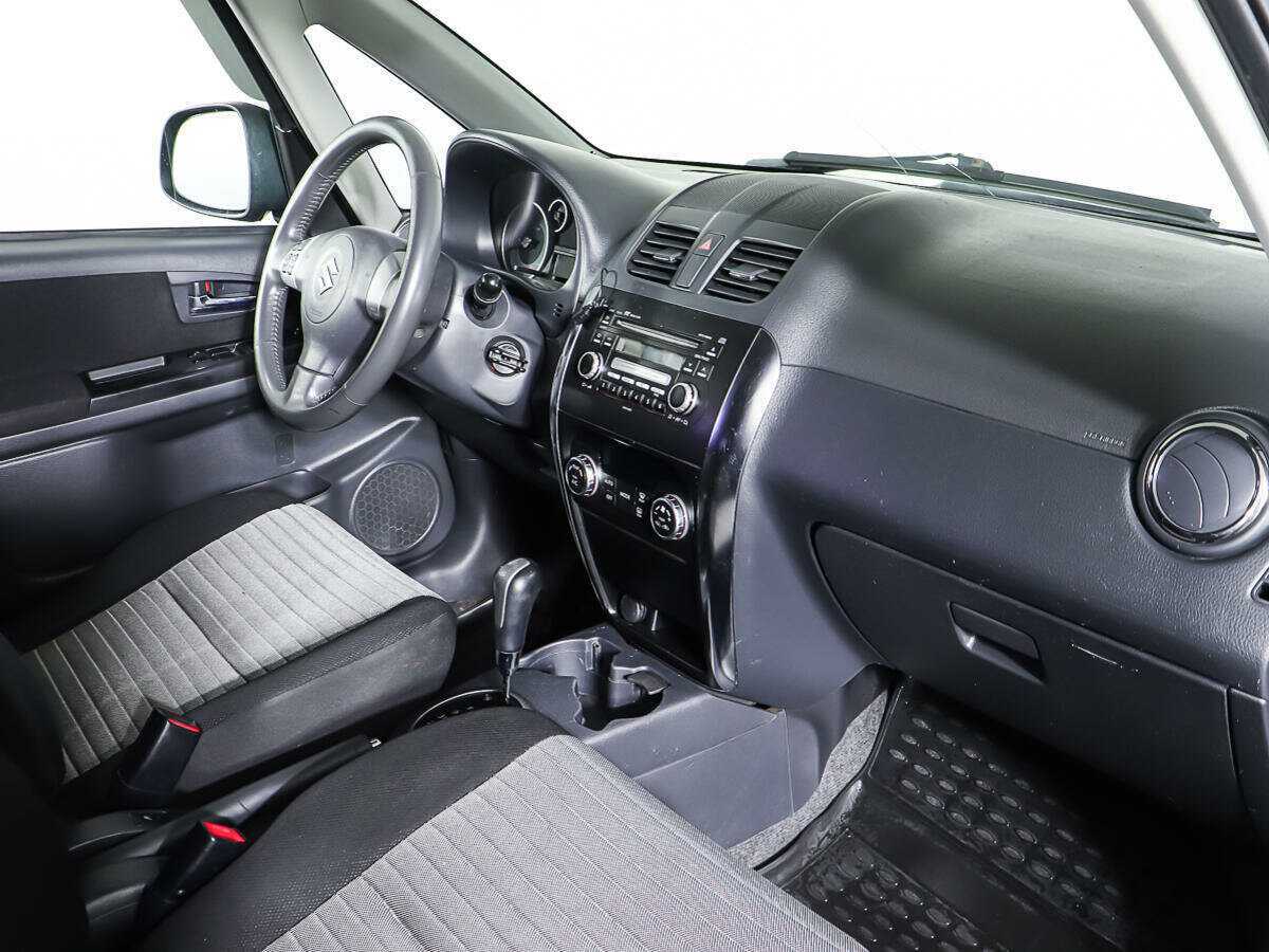Suzuki SX4 с пробегом — 2010 год. Фото: #10