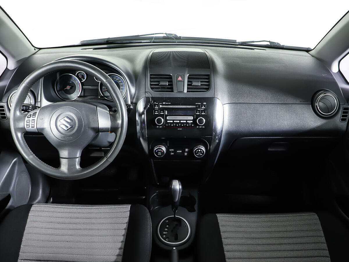 Suzuki SX4 с пробегом — 2010 год. Фото: #12