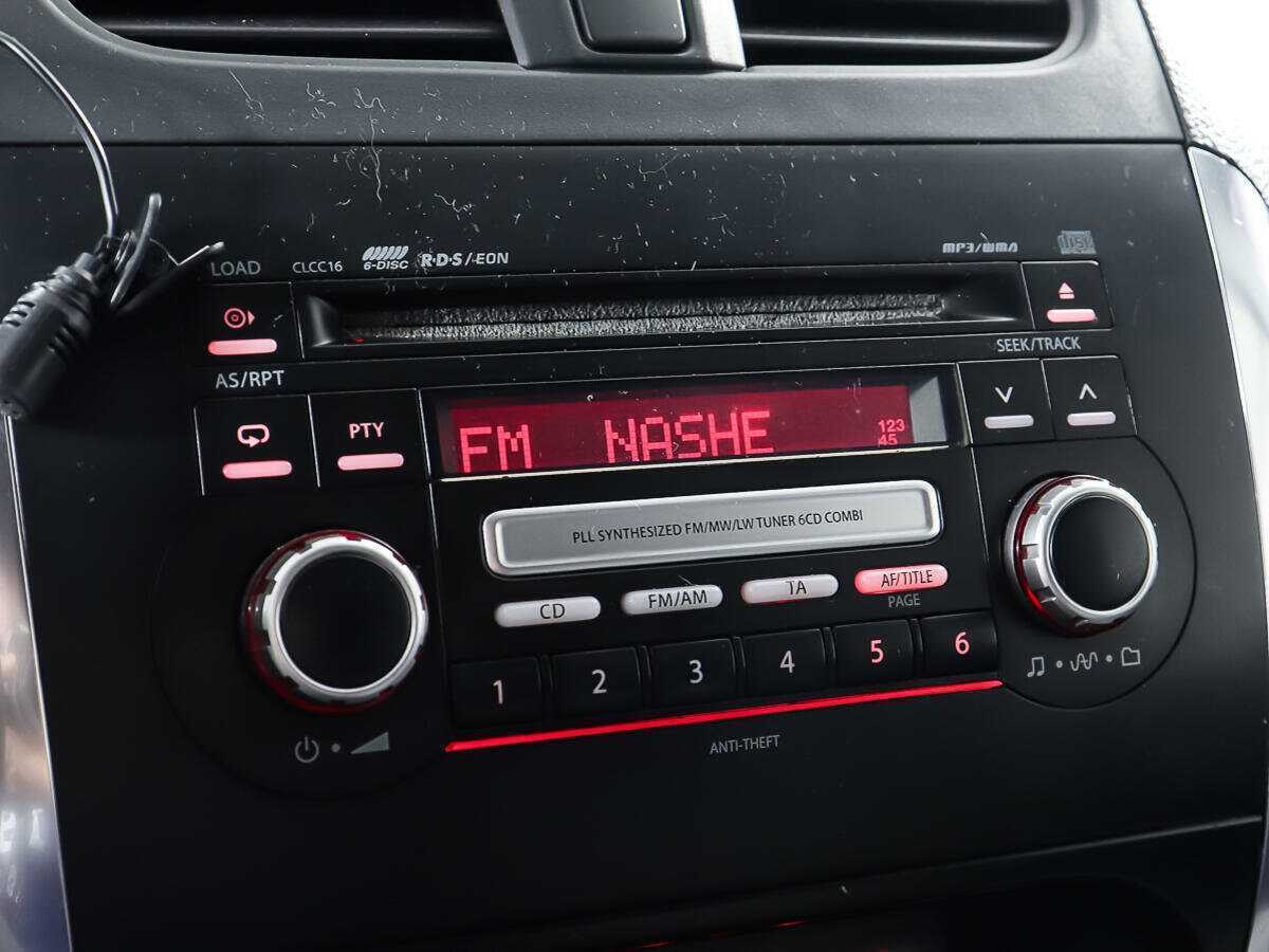 Suzuki SX4 с пробегом — 2010 год. Фото: #18