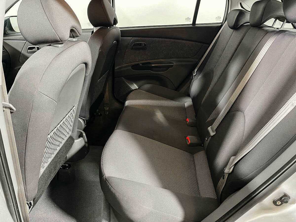 Kia Rio с пробегом — 2011 год. Фото: #6