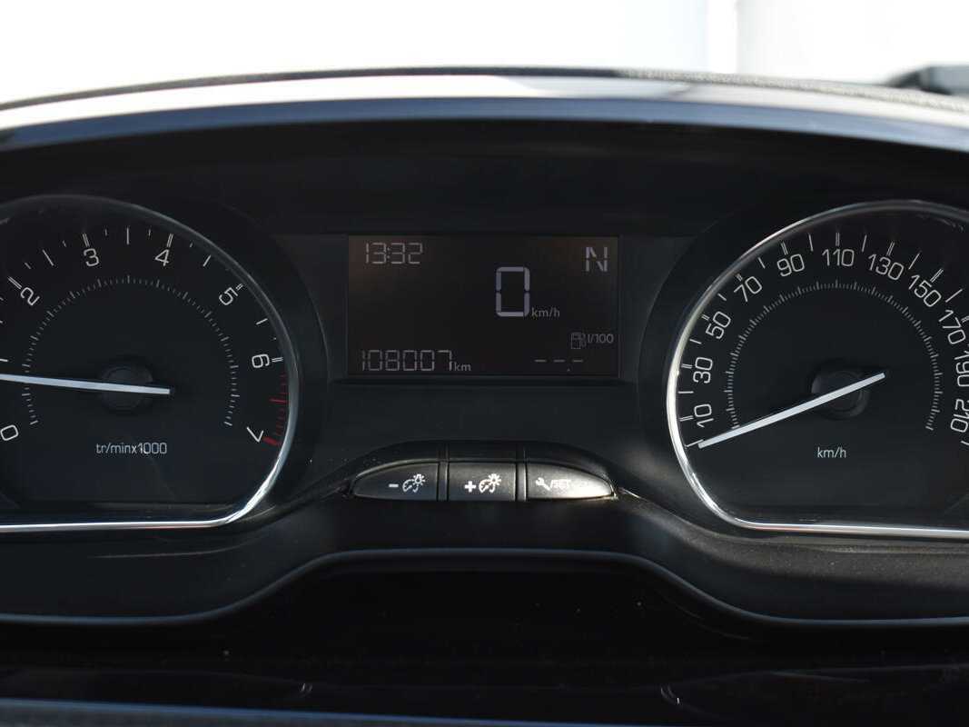 Peugeot 2008 с пробегом — 2014 год. Фото: #10