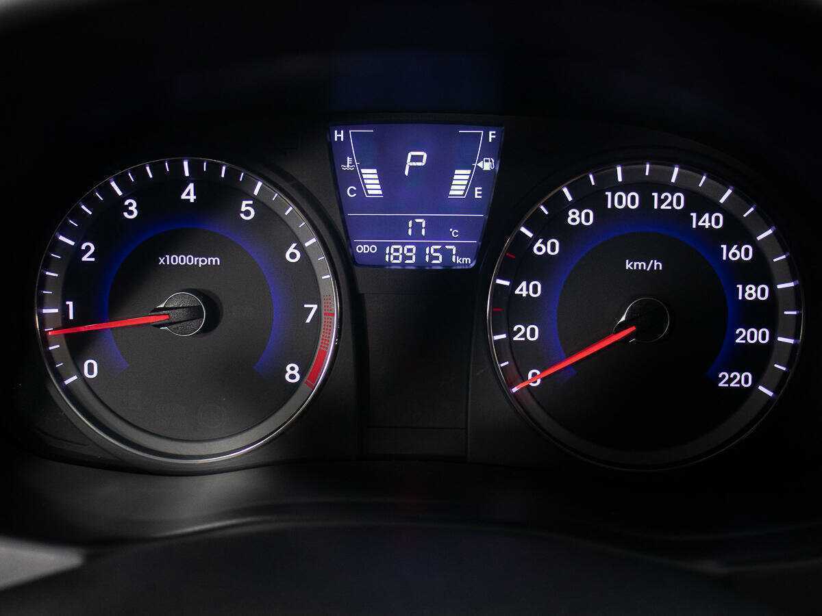 Hyundai Solaris с пробегом — 2012 год. Фото: #11